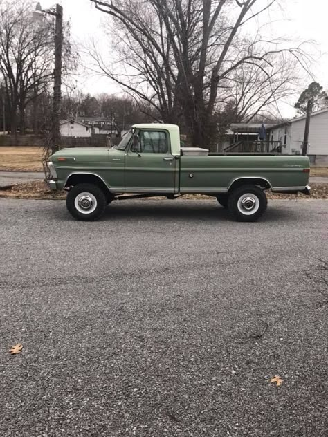 Old School Pick Up Truck, 1980s Ford Truck, Green Pickup Truck, Ford Highboy, Old Ford Truck, Future Trucks, Old Ford Trucks, Aesthetic Cars, Classic Ford Trucks