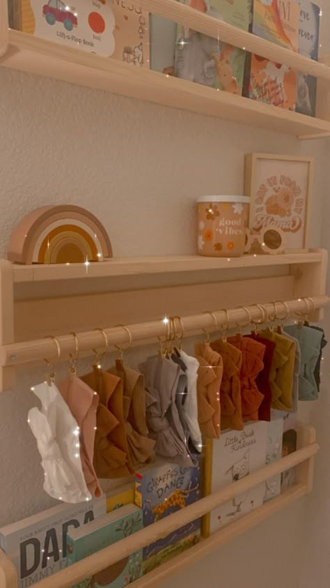 Nursery Bow Display, Bow Display Nursery, Nursery Blanket Display, Baby Bow Storage, Sister Room Ideas, Headband Rack, Nursery Guest Room Combo, Nursery Corner, Nursery For Baby Girl