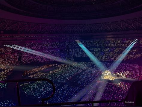 SO BEAUTIFUL 😭😭 enhypen has come so far im so so proud 😭😖😖 Enhypen Stage, Rainbow Ocean, Future Concert, Concert Crowd, Famous Lifestyle, Concert Stage Design, Bts History, Dream Music, Music Motivation