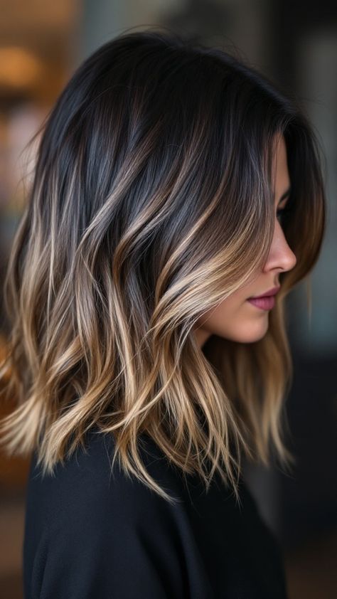 layered waves with ombre effect Ombre Bob Brunette, Medium Length Balayage, Very Long Bob, Ombre Hair Color For Brunettes, Style Bob, The Perfect Haircut, Bob Pixie, Haircuts For Medium Length Hair, Balayage Hair Dark