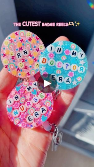 40K views · 1.8K reactions | did someone say Christmas Gift 💞  customize to any name or profession!  • • • #badgereel #badge #custom #christmasgift #badge #nurse #rn #doctor #madebyamanda | MADE BY AMANDA♡🐾☆ Epoxy Pour, Resin Art Ideas, Beaded Projects, Teacher Activities, Spring Craft, Craft Decorations, Mould Design, Resin Ideas, Nurse Badge Reel