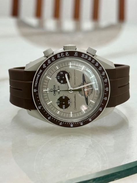 Swatch Omega Moonwatch, Swatch Omega, Omega Moonwatch, Gentleman Watch, Omega Speedmaster Moonwatch, Mens Watches Popular, Stylish Watches Men, Fancy Watches, Bracelet Fashion