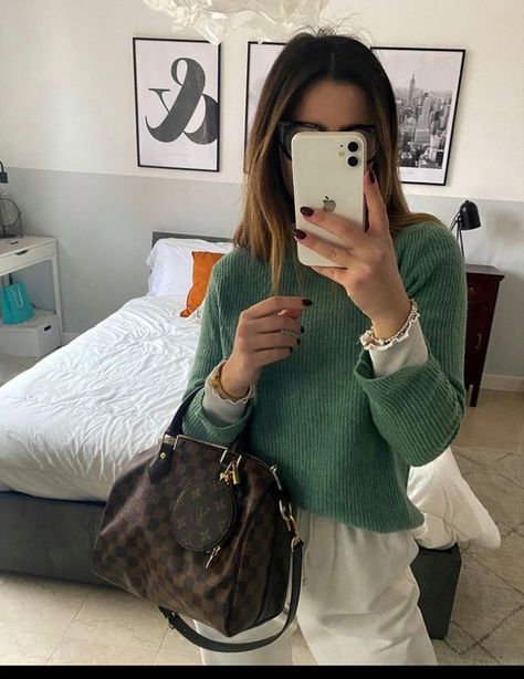 Speedy Bandouliere Outfit, Speedy Bag Outfit, Lv Speedy Outfit, Louis Vuitton Speedy 25 Outfits, Speedy 30 Outfit, Speedy 25 Outfit, Louis Vuitton Speedy Outfit, Dream Handbags, Louis Vuitton Speedy Damier