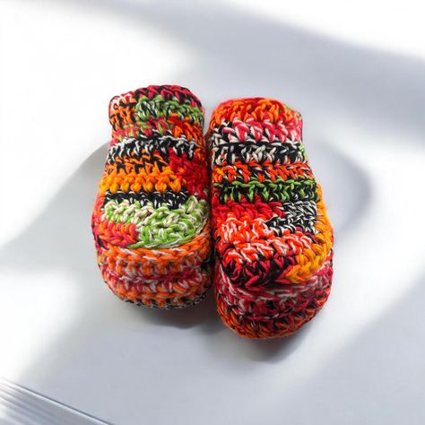 Orange gehäkelte Clogs. Meine Variante der Le Crochet Häkel Clogs. Größe 9 Crochet Clogs, Orange Crochet, Le Crochet, Crochet Art, Fiber Art, Gift Baskets, Clogs, Valentine Gifts, Valentine Day Gifts