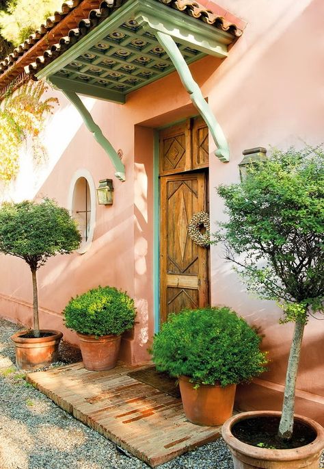 Pink house with green trim. Portico Ideas, Door Portico, Green Exterior House Colors, Exterior House Colors Stucco, House Paint Color Combination, House Trim, Window Trim Exterior, Stucco Homes, Pintura Exterior