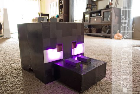 Okay, I KNOW! I should become the Mom-of-an-Ender-Dragon-Lover blog. But this is big!!      THE FREAKING EYES LIGHT UP!!   The Big Kid keeps... Enderdragon Costume, Dragon Mask Diy, Ender Dragon Costume, Kiki Costume, Enderman Costume, Minecraft Halloween Costume, Seasonal Traditions, Minecraft Merch, Minecraft Bedroom Decor