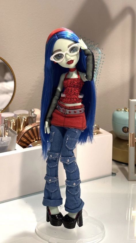 New Monster High Dolls, Monster High Ghoulia, Monster High Doll Clothes, Arte Monster High, Monster High Pictures, Moster High, Custom Monster High Dolls, Doll Aesthetic, Fantasy Art Dolls