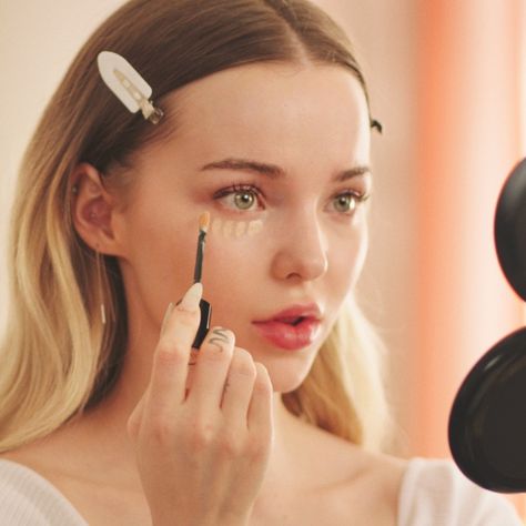 Dove Cameron Makeup, Dove Cameron Tattoo, Vogue Makeup, Sanne Vloet, No Makeup Makeup Look, Romantic Makeup, No Makeup Makeup, Thick Brows, Emily Didonato