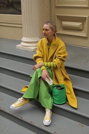 SPRING COLOR COMBINATIONS // LEMON LIME Blair Eadie, Color Blocking Outfits, Color Combinations For Clothes, The Color Wheel, Fashion Goals, Yellow Fashion, Yellow And Green, City Style, Color Wheel