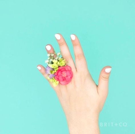 Video Corsage Ring, Ring Corsage, Diy Corsage, Diy Wedding Video, Corsage And Boutonniere, Corsage Prom, Diy Event, Prom Flowers, Diy Wedding Bouquet