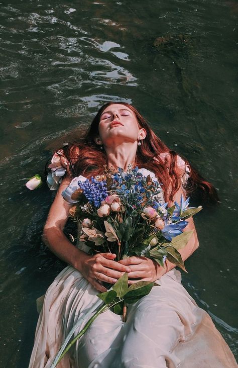 Ophelia Aesthetic, Ophelia Painting, Pre Raphaelite Art, Heavenly Bodies, Girl In Water, Anne Shirley, Pre Raphaelite, Water Photography, Ethereal Art