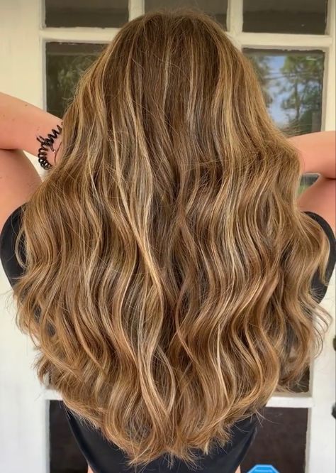 Natural Sun Bleached Hair Brown, Light Brown Hair Natural Highlights, Haircut For Long Hair With Layers Wavy Beachy Waves, Warm Blonde Lowlights, Beach Highlights Brunette, Brunette Beach Hair, Golden Babylights, Gold Hair Highlights, Golden Bronde Balayage Honey