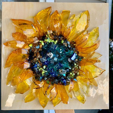 Sunflowers In Glass and Resin Online Class | Agnes Friedlander Art Studio Shard Glass Art, Smashed Glass Art, Glass Shard Art, Shard Art Ideas, Shard Glass Art Ideas, Resin Glass Art, Shattered Glass Art, Tinting Glass, Shard Art