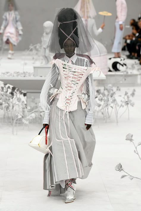 Textiles Ideas, Deconstruction Fashion, Illustration Fashion Design, Futuristic Fashion, Fashion 2020, Historical Fashion, Thom Browne, Couture Fashion, Runway Fashion