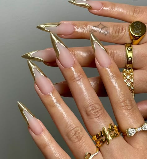 Ombre Gold Nails, French Tip Gold Nails, Stiletto Nails Gold, French Tip Gold, Manicure With Gold, Md Nails, Aesthetics Nails, Green Chrome Nails, Gold Stiletto Nails