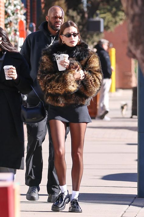 10 Faux-Fur Coats and Jackets to Make the Centerpiece of Your Winter Wardrobe | Vogue 2023 Hailey Bieber, Fur Coat Outfits, Lauren Perez, Faux Fur Coats Outfit, Apres Ski Outfits, Apres Ski Style, Chunky Sweaters, Kylie Jenner Look, Fashion Week Trends