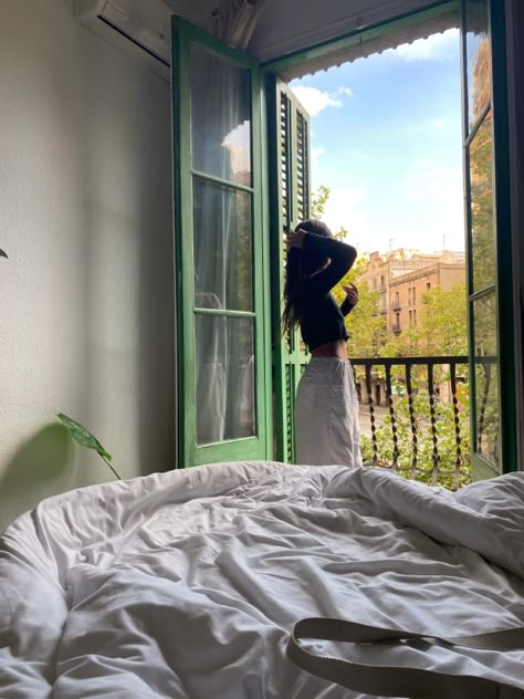 #girlstrip #barcelona #hotelroom #balcony Europe Balcony Aesthetic, Barcelona House Aesthetic, Barcelona Apartment Balconies, Europe Balcony Photo, Barcelona Spain Apartments, Apartment In Barcelona, Barcelona Apartment Aesthetic, Living In Barcelona Aesthetic, Spain Apartment Aesthetic