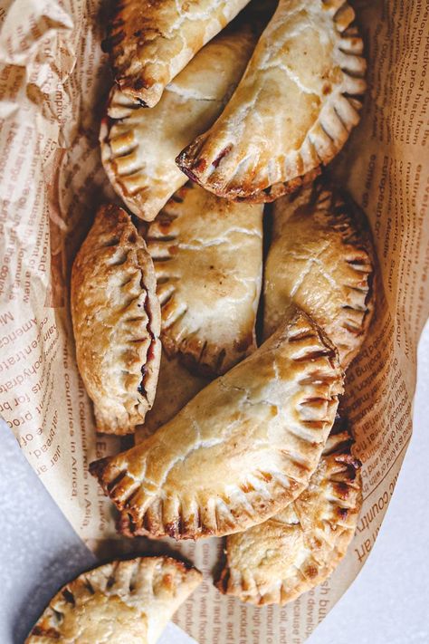 Dessert Empanadas, Homemade Empanadas, Baked Empanadas, Pastry Pie Crust, Baked Spinach, Frozen Pie Crust, Fried Pies, Comfort Casseroles, Cherry Filling