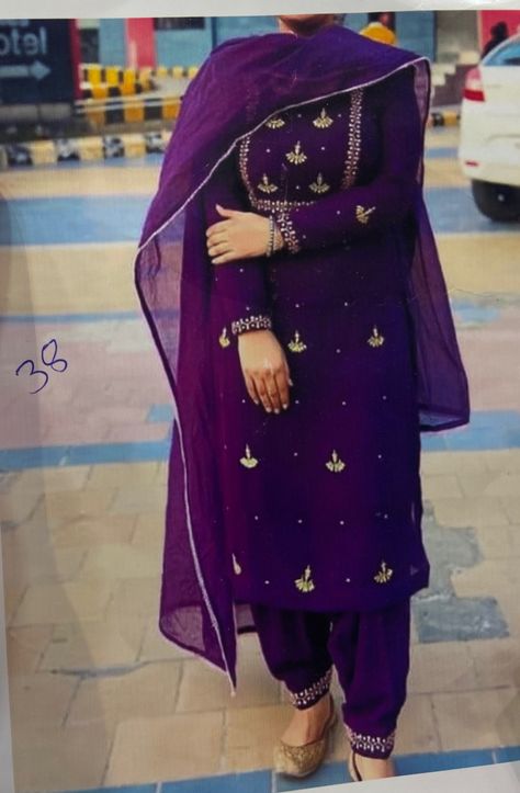 Emboridary Designs On Punjabi Suit, Punjabi Latest Suits Design, New Punjabi Suit Design 2023, New Designer Punjabi Suits Party Wear, Suit Work Design Punjabi, Lass Design Suit, New Punjabi Suits, Pink Footwear, New Style Suits