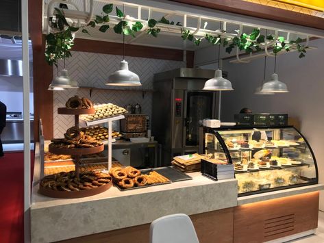 Bakery Shop Interior, Coffee Shop Counter, Waffle Shop, Cafeteria Design, Cafe Counter, Mini Cafe, Modern Restaurant Design, Café Design, Brunch Cafe