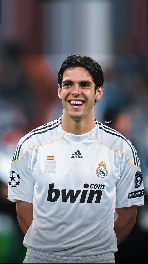 Kaka Real Madrid, Selena Gomez Latest, Ricardo Kaka, Football Players Photos, Legends Football, Happiest Birthday, Real Madrid Wallpapers, Ronaldo Real, Madrid Wallpaper