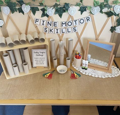 Reggio Letter Provocations, Reggio Classroom Activities, Fine Motor Provocations, Reggio Circle Time Area, Fine Motor Year 1, Reception Activities Eyfs, Reggio Emilia Classroom Setup, Fine Motor Activities Eyfs, Reggio Emilia Classroom