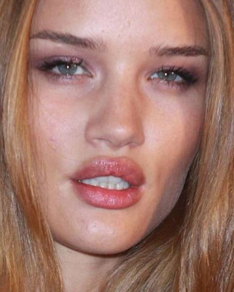 Rosie Huntington Whiteley Lips, Rosie Huntington Whiteley Eyebrows, Rosie Huntington Whiteley Side Profile, Rosie Huntington Whiteley Dark Blonde, Rosie Huntington Whiteley Red Lips, Rosie Huntington Whiteley Portrait, Rosie Huntington Whiteley Makeup, Supermodel Aesthetic, Rose Huntington