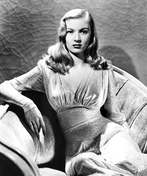 New 'Film Noir Style' Book Details Backstories Behind 1940s-Era Costumes | Hollywood Reporter Boo Hairstyle, 1940 Hollywood, Veronica Lake Hair, 40s Hair, The Veronicas, 1930s Hair, Lake Hair Styles, Glamour Hair, Vintage Hollywood Glamour