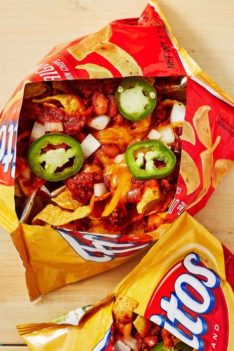 75+ Super Bowl Party Food for 2022 - Recipes for Super Bowl Menu Super Bowl Party Menu, Super Bowl Snack Recipes, Frito Pie Recipe, Super Bowl Snack, Recipes Halloween, Halloween Food Dinner, Food Feast, Frito Pie, Traditional Mexican Food