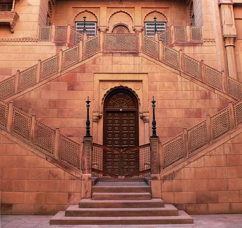 Junagarh Fort . Bikaner . india Ancient Persian Architecture, Dusk Til Dawn, Persian Architecture, Drawing Hair Tutorial, House Design Pictures, Ancient Persian, Rajasthan India, Desert Landscaping, Eiffel Tower Inside