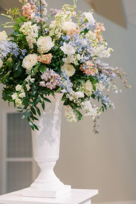 Large Spring Floral Arrangements, 2023 Wedding Floral Trends, Pedestal Arrangement Wedding, Timeless Wedding Florals, Wedding Urns, Wedding Centerpieces Flowers, Summer Wedding Flowers Centerpieces, Floral Pillars, Altar Flowers Wedding