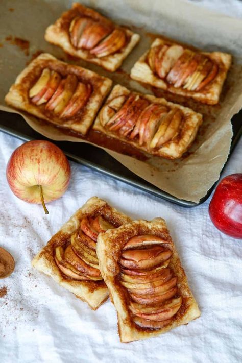 Autumn Puff Pastry Recipes, Apple Cinnamon Tart Recipe, Fall Apple Pastries, Rustic French Apple Tart Recipe, Apple Pie Tarts Recipe Easy, Red Apple Desserts Easy, Apple Breakfast Pastry, Cinnamon Apple Tart, Apple Tart Filling Recipe