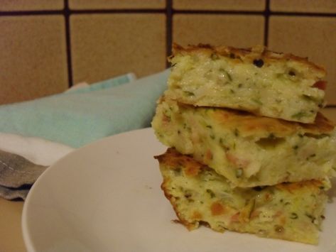 Quiche Tarts, Leek Pie, Onion Leeks, Leek Recipes, Lunch Meals, Zucchini Slice, Ancient Recipes, Light Meals, Sausage Rolls