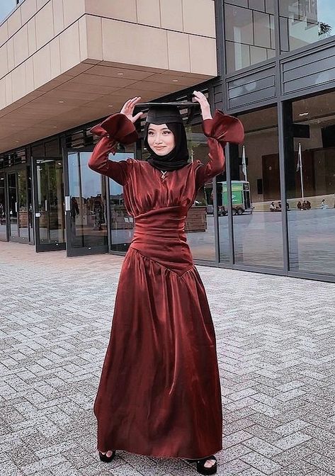 Silk Dress Graduation, Hijabi Graduation Outfits, Modest Graduation Dress, Maroon Outfit, Graduation Photography Poses, Dress Graduation, Graduation Photography, Grad Pics, Graduation Outfit