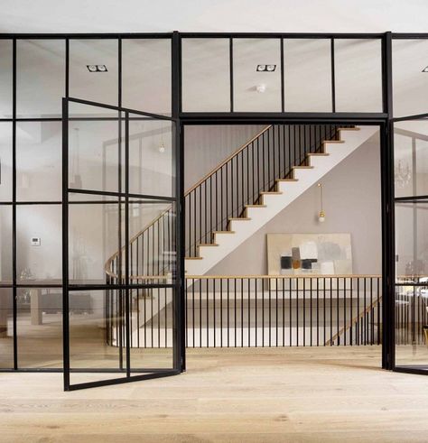 home in london Minimalist Dekor, Holland House, London Townhouse, Interior Minimalista, Glass Walls, Minimalist Interior Design, Minimalist Interior, Interior Door, Glass Doors