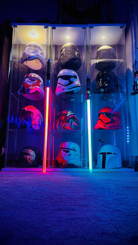 Nerd Man Cave, Star Wars Room Ideas Man Caves, Starwars Decor, Star Wars Gaming Room, Game Room Design Man Caves, Starwars Man Cave, Cosplay Room, Star Wars Game Room, Star Wars Game Room Man Caves