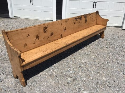 Church Pew Dining Bench, Church Pew Dining Room, Church Pew Ideas Repurposed, Church Pew Entryway, Pew Makeover, Painted Church Pew, Church Pew Bench, Pew Bench, Church Pews