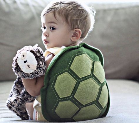 Nemo Baby Costume, Sea Turtle Costume, Baby Turtle Costume, Baby Ninja Turtle, Finding Nemo Baby, Family Themed Halloween Costumes, Turtle Costume, Ninja Turtle Costume, Themed Halloween Costumes