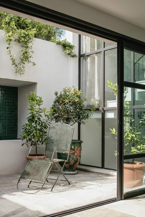 Homes With Courtyards, Valbonne France, Concrete Homes, Indoor Courtyard, Gardening Aesthetic, Concrete Houses, Garden Levels, Modern Rustic Homes, Concrete Home