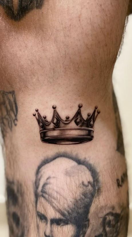 King Crown Tattoo Men, Gold Crown Tattoo, Crown Tattoo Design For Men, Crown Shoulder Tattoo, Upside Down Crown Tattoo, Tattoo Ideas Crown, King Crown Tattoo Design For Men, Male Crown Tattoo, King Crown Tattoo Stencil