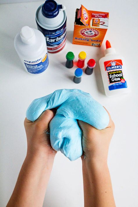 How to make slime - a fluffy slime recipe to try out for a fun kids activity! from www.thirtyhandmadedays.com Homemade Slime With Glue, Shaving Cream Slime Recipe, Diy Slime No Glue, Fluffy Slime Ingredients, Slime With Shaving Cream, Diy Shaving Cream, Fluffy Slime Recipe, Making Fluffy Slime, Art Craft For Kids