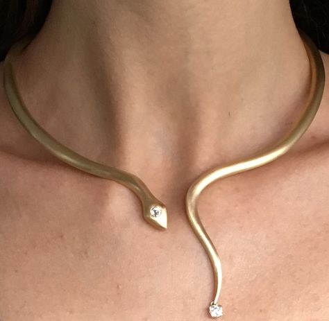 Gold and diamond snake necklace#jewelry#snake#martaoriani Snake Head Jewelry, Snake Accessories Aesthetic, Snake Jwellary, Snake Necklace Gold, Snake Outfits, Gold Snake Jewelry, Bride Fashion Illustration, Snake Jewellery, Gold Snake Necklace