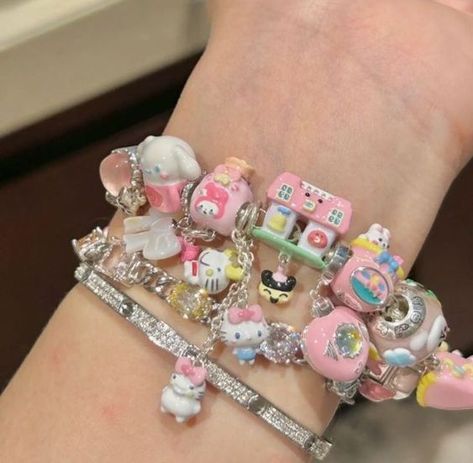 Desain Buklet, Charmmy Kitty, Tanah Liat, Hello Kitty Items, Funky Jewelry, Jewelry Lookbook, Cute Little Things, Cute Charms, Girly Jewelry