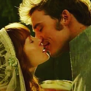 ❤❤❤❤ Hunger Games Annie, Finnick And Annie, Hunger Games Mockingjay Part 2, Hunger Games Finnick, Hollywood Video, Mockingjay Part 2, Good Kisser, Finnick Odair, Hunger Games Mockingjay