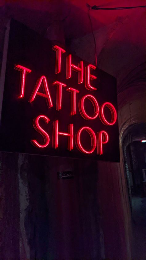 Tattoo Artist Aesthetic Wallpaper, Tattoo Appointment Aesthetic, Tattoo Shop Aesthetic Grunge, Tattoo Vision Board Aesthetic, Tattoo Store Aesthetic, Tattoo Aesthetic Vision Board, Gothic Vision Board, Tattoo Mood Board, Tattoos Vision Board