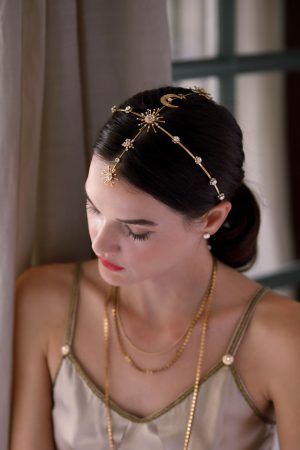 Head Accessories Aesthetic, Head Jewelry Headpieces, Fancy Hair Accessories, Celestial Crown, Bridal Crown Tiara, Sea Earrings, Wedding Headpieces, Headpiece Jewelry, Hair Adornments