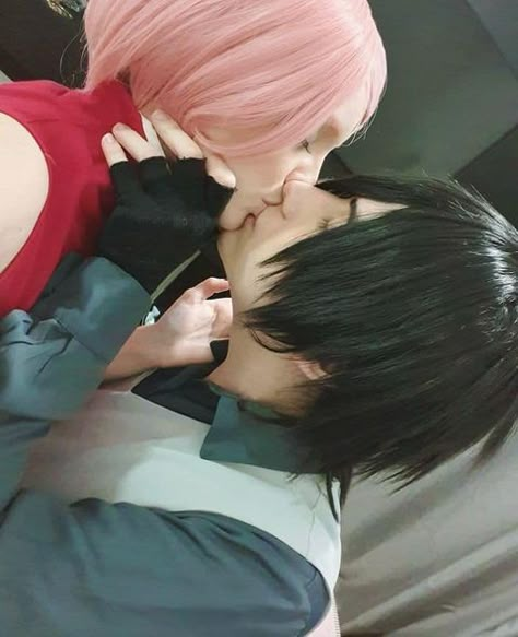 Sasuke Daughter, Sakura Haruno Cosplay, Cosplay Couple, Sasuke Cosplay, Naruto Cool, Couple Cosplay, Sakura Cosplay, Sasuke Sakura Sarada, Sasuke Uchiha Sakura Haruno