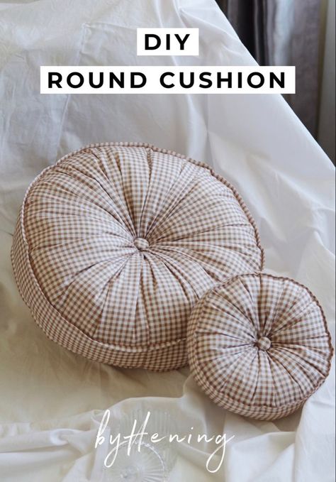 Decorating My Room, Diy Chair Cushions, Home And Family Crafts, Home Decor Easy Diy, Cushion Diy, Round Cushions, Diy Pillow Covers, Diy Fabric Crafts, Pillow Projects