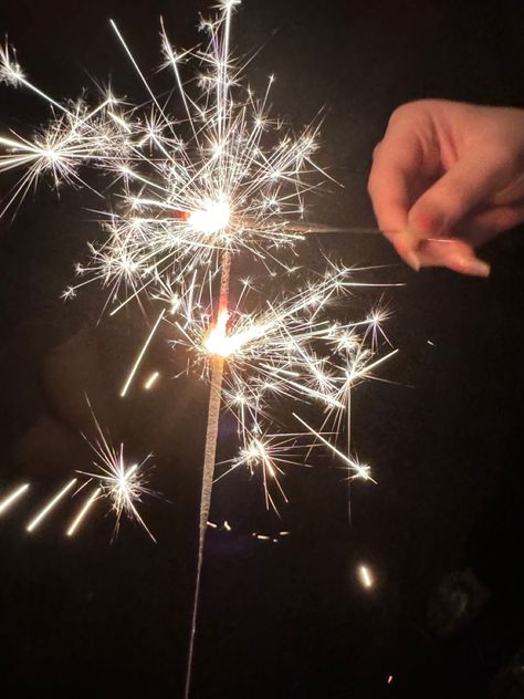 New Year Celebration Photography, New Years Sparklers, Sparklers Birthday, Sparkler Birthday, 4th Of July Sparklers, Birthday Sparklers Aesthetic, Birthday Questions, Birthday Sparklers, Fireworks Photography Sparklers