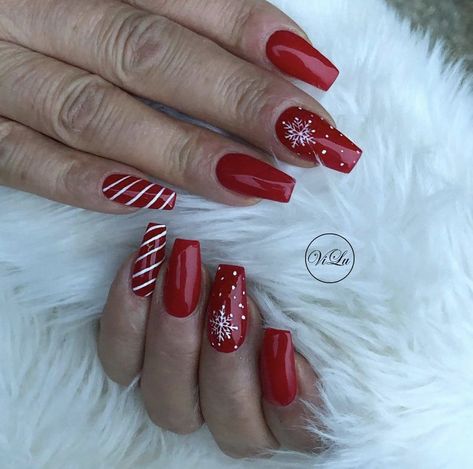 #ChristmasNails #NailArt #HolidayNailDesigns #FestiveNails #NailInspiration #DIYNailArt #NailTutorial #ChristmasManicure #MerryAndBright #NailGoals Nail Cristhmas Design, Nails Cristhmas 2022, Nail Cristhmas, Cristhmas Nails, Xmas Nails Red, Christmas Nail Designs Acrylic, Christmas Nails Art, Festive Christmas Nails, Winter Nail Art Designs